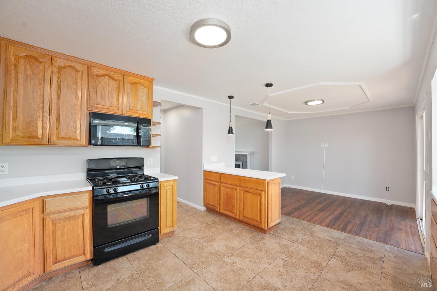 Detail Gallery Image 9 of 33 For 561 E Wigeon Way, Suisun City,  CA 94585 - 3 Beds | 2 Baths