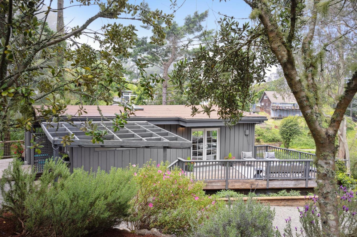 Detail Gallery Image 58 of 73 For 19 Monte Cimas Ave, Mill Valley,  CA 94941 - 3 Beds | 2 Baths