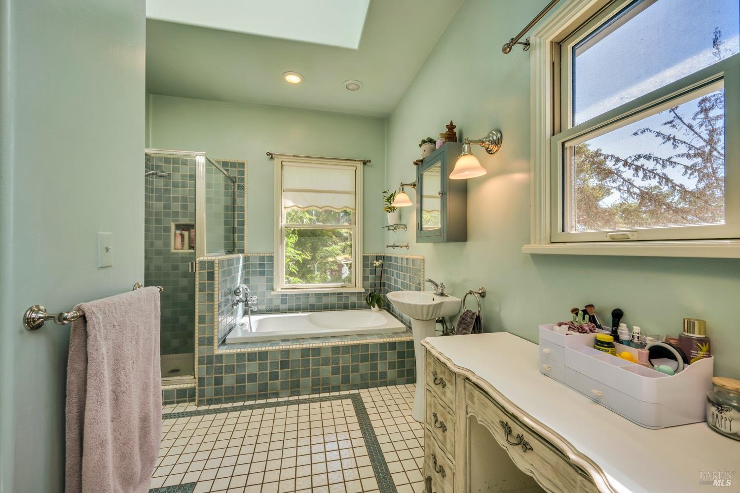 Detail Gallery Image 28 of 52 For 16932 Spruce Grove Rd, Hidden Valley Lake,  CA 95467 - 3 Beds | 2/1 Baths