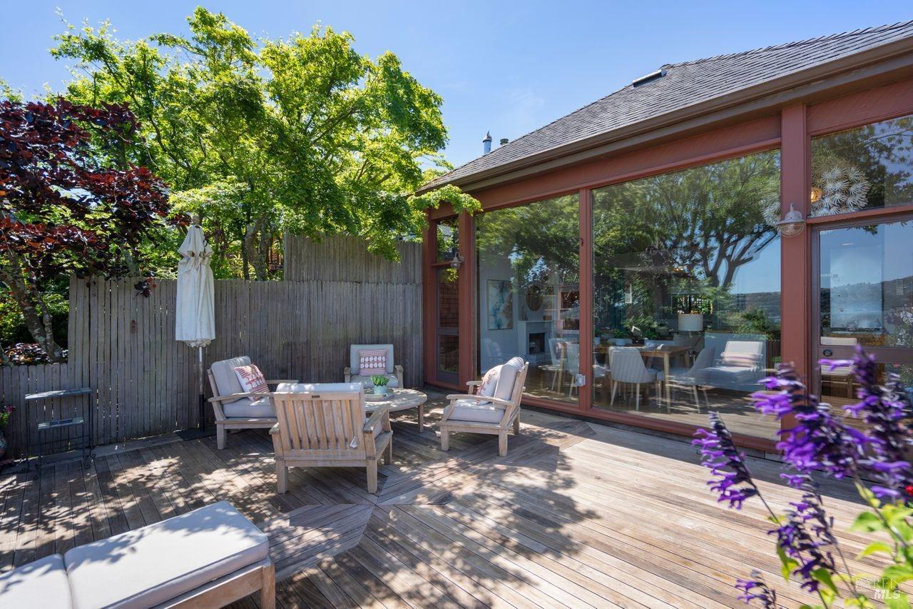 Detail Gallery Image 15 of 43 For 18 Girard Ave, Sausalito,  CA 94965 - 2 Beds | 2/1 Baths