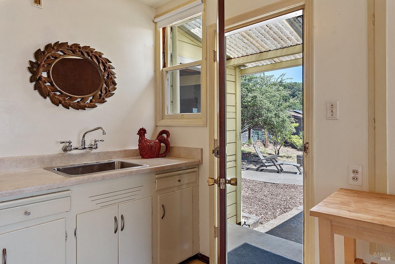 Detail Gallery Image 9 of 25 For 8550 Trenton Rd, Forestville,  CA 95436 - 2 Beds | 1 Baths