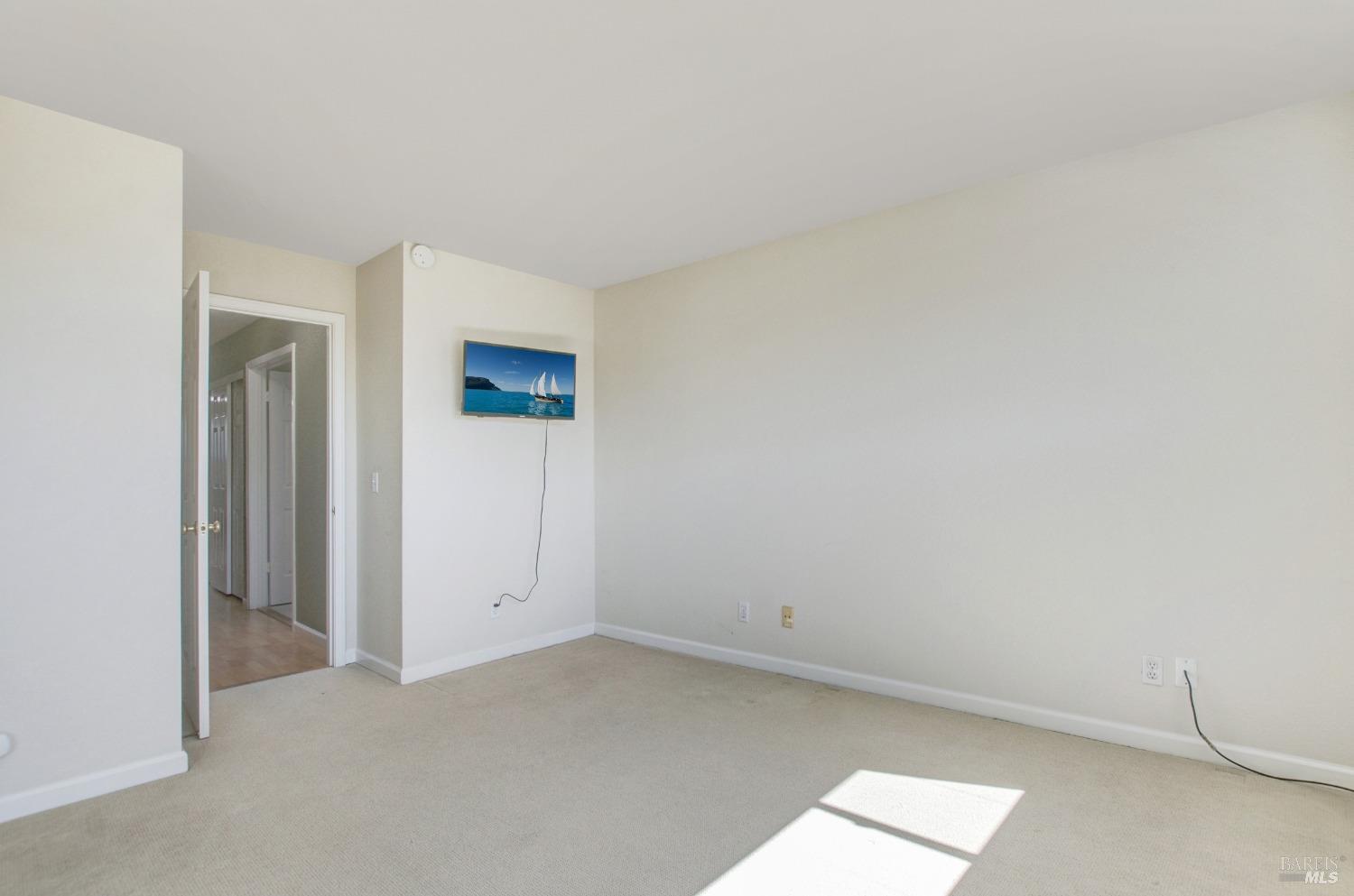 Detail Gallery Image 30 of 36 For 6 Dowitcher Way, San Rafael,  CA 94901 - 3 Beds | 2/1 Baths