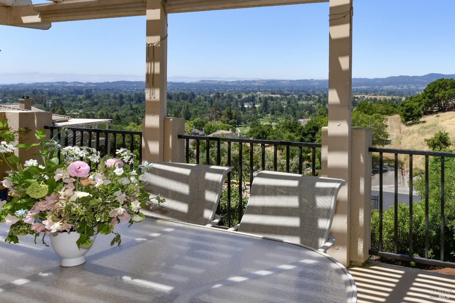 Detail Gallery Image 3 of 35 For 133 Stone Mountain Cir, Napa,  CA 94558 - 4 Beds | 2/1 Baths