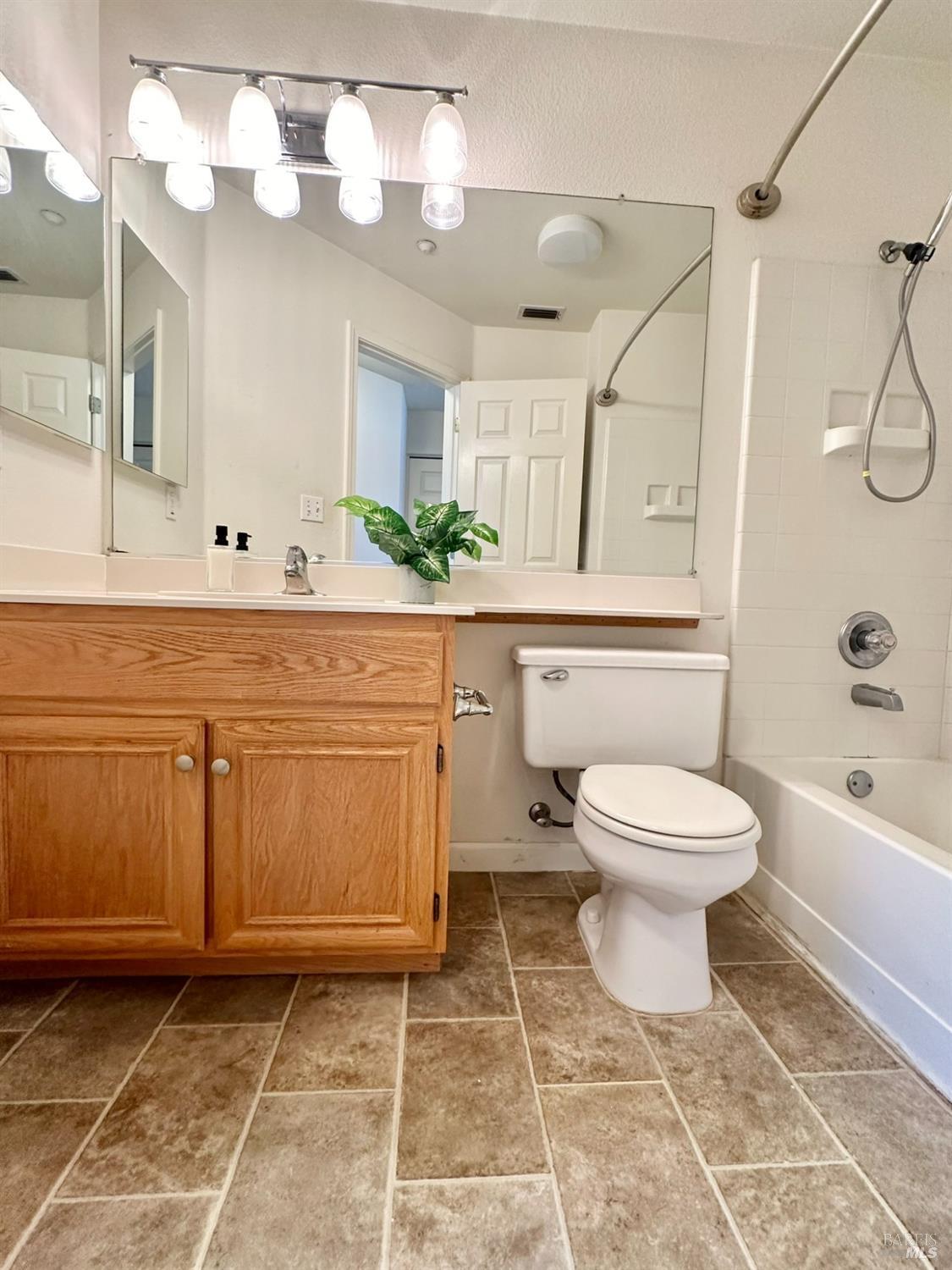 Detail Gallery Image 39 of 55 For 462 E E St, Benicia,  CA 94510 - 3 Beds | 2/1 Baths