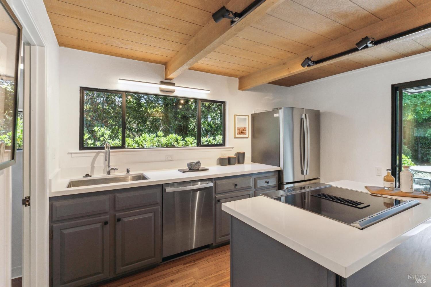 Detail Gallery Image 21 of 43 For 29 Bolinas Ave, Ross,  CA 94957 - 3 Beds | 2 Baths