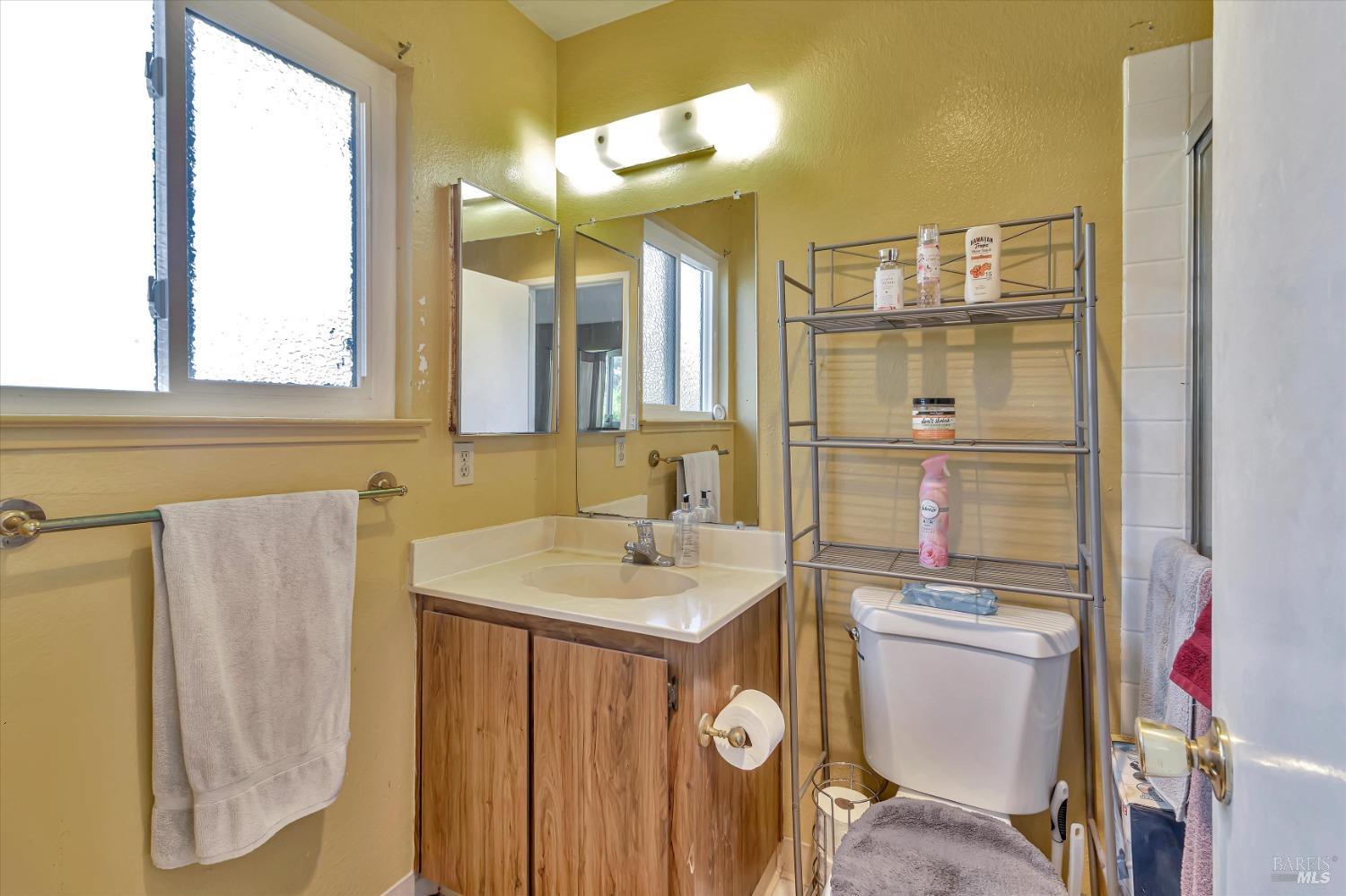 Detail Gallery Image 44 of 57 For 5 Knoll Ct, Hercules,  CA 94547 - 3 Beds | 2/1 Baths