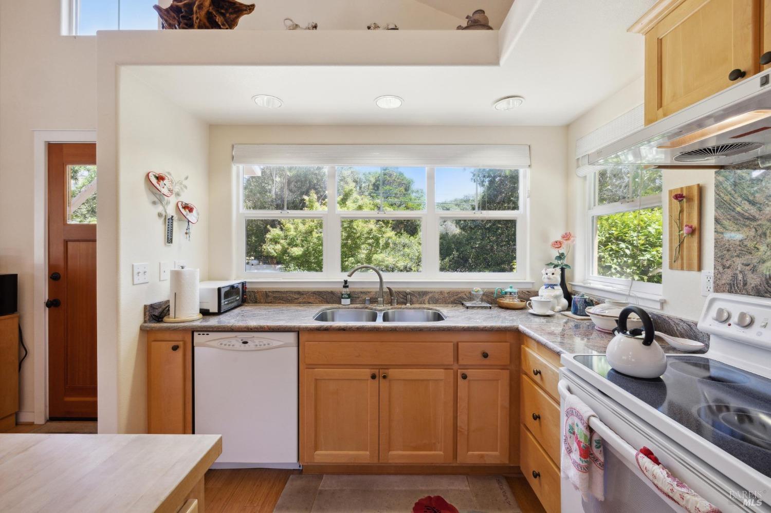 Detail Gallery Image 18 of 39 For 2122 Pickett Rd, Calistoga,  CA 94515 - 3 Beds | 2/1 Baths
