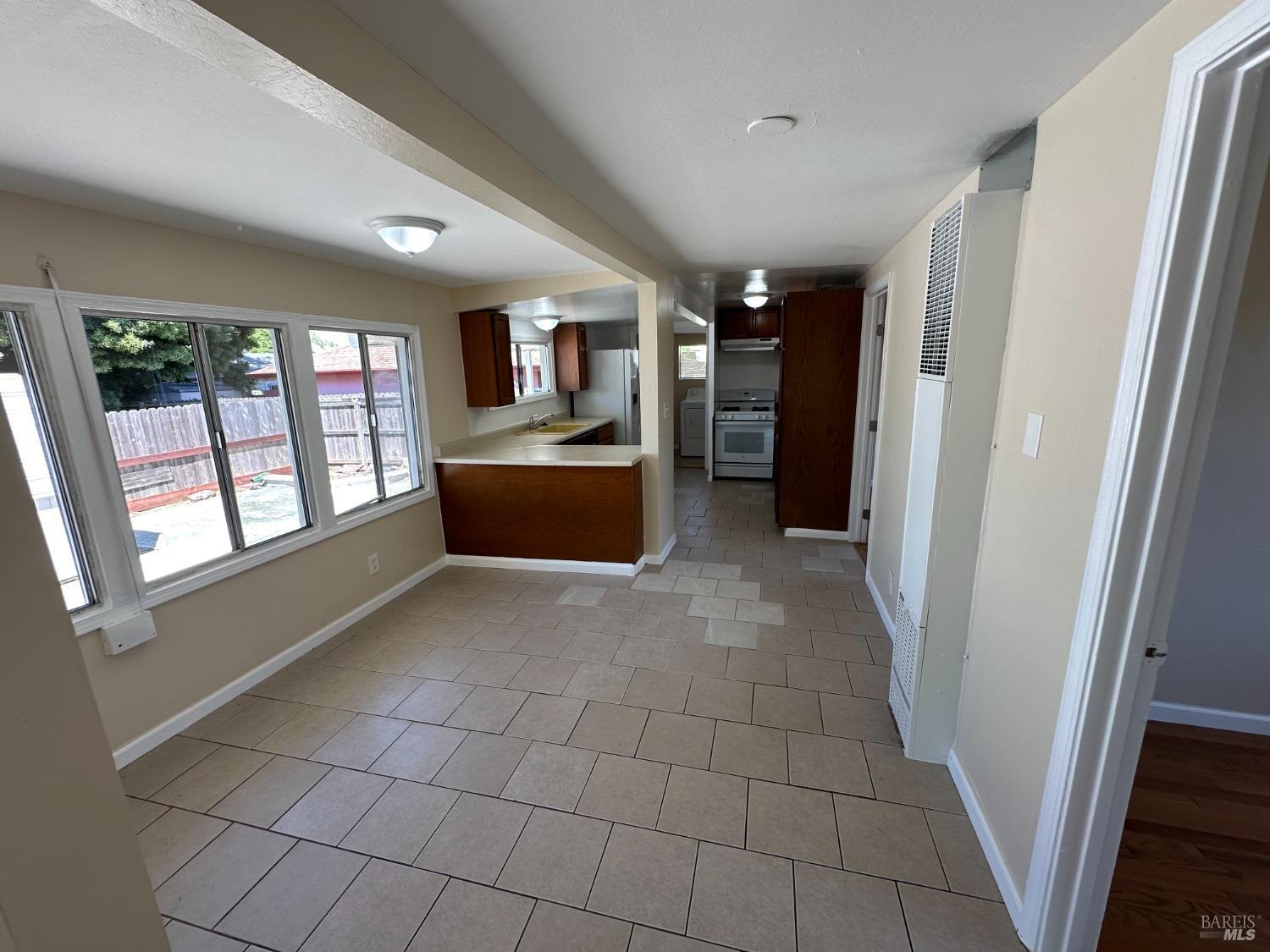 Detail Gallery Image 11 of 21 For 112 Mayo Ave, Vallejo,  CA 94590 - 2 Beds | 1 Baths