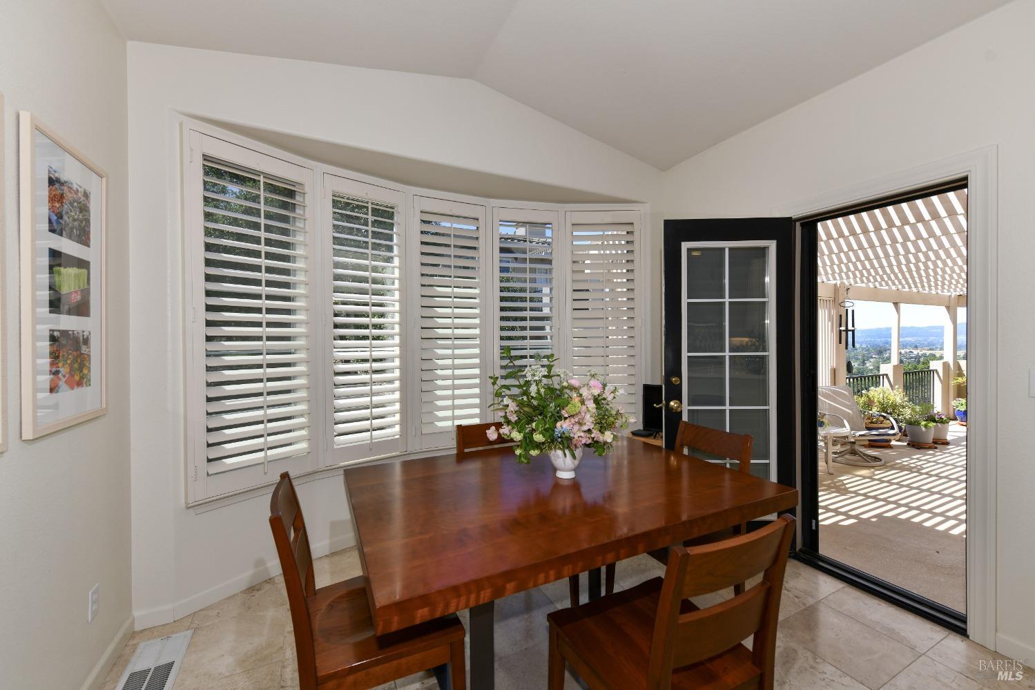 Detail Gallery Image 14 of 35 For 133 Stone Mountain Cir, Napa,  CA 94558 - 4 Beds | 2/1 Baths