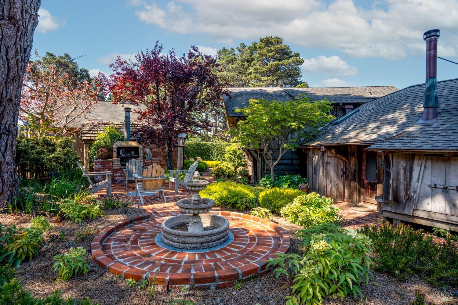 Detail Gallery Image 5 of 36 For 45350 Indian Shoals Rd, Mendocino,  CA 95460 - 4 Beds | 3 Baths