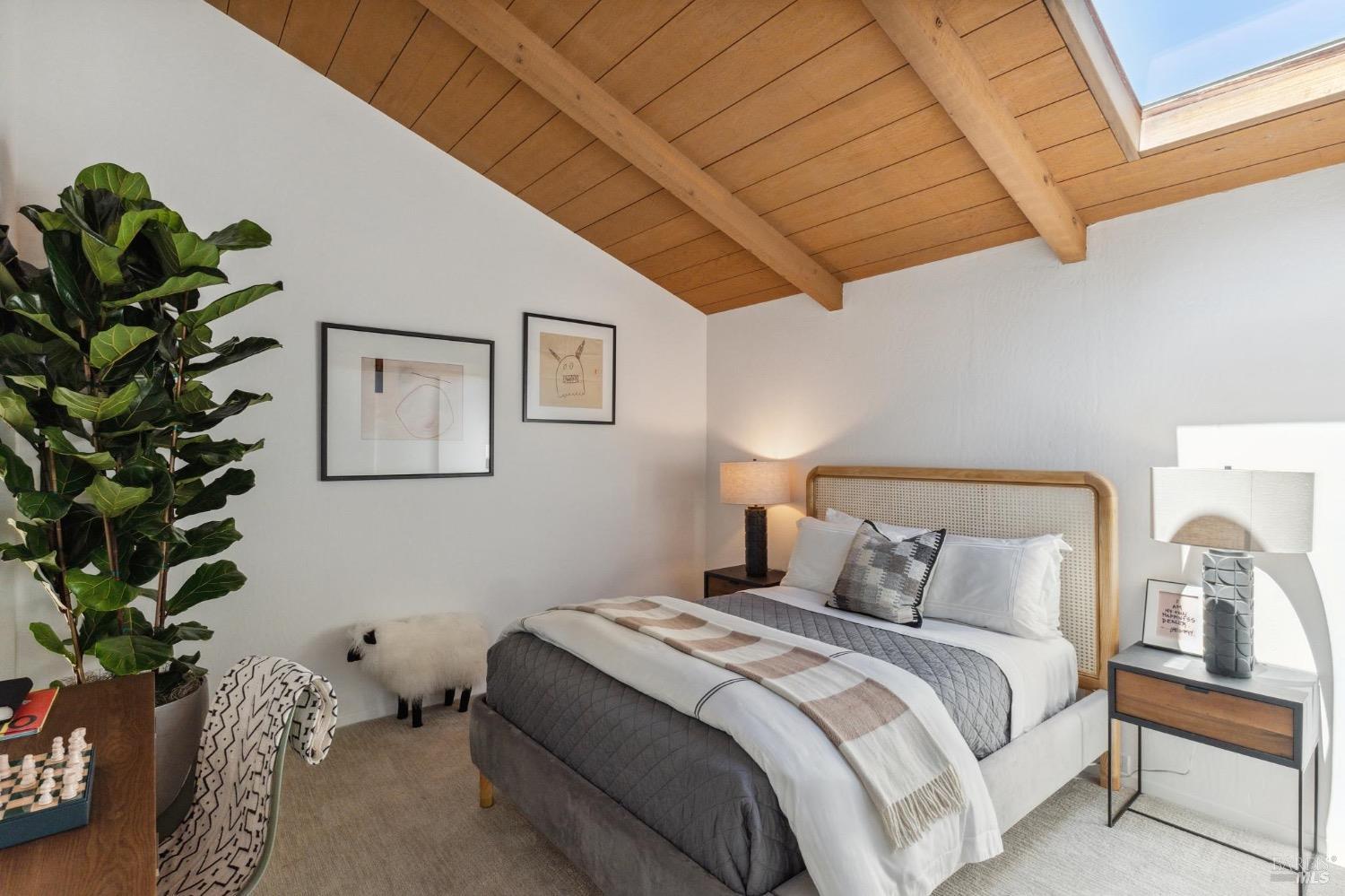 Detail Gallery Image 26 of 43 For 29 Bolinas Ave, Ross,  CA 94957 - 3 Beds | 2 Baths