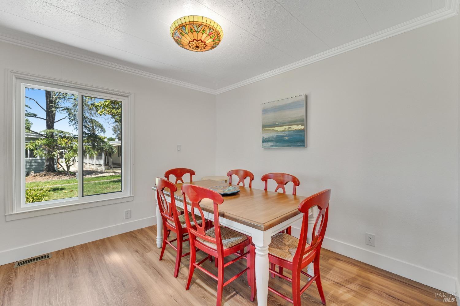 Detail Gallery Image 10 of 22 For 811 Las Palmas Ave, Novato,  CA 94949 - 2 Beds | 2 Baths