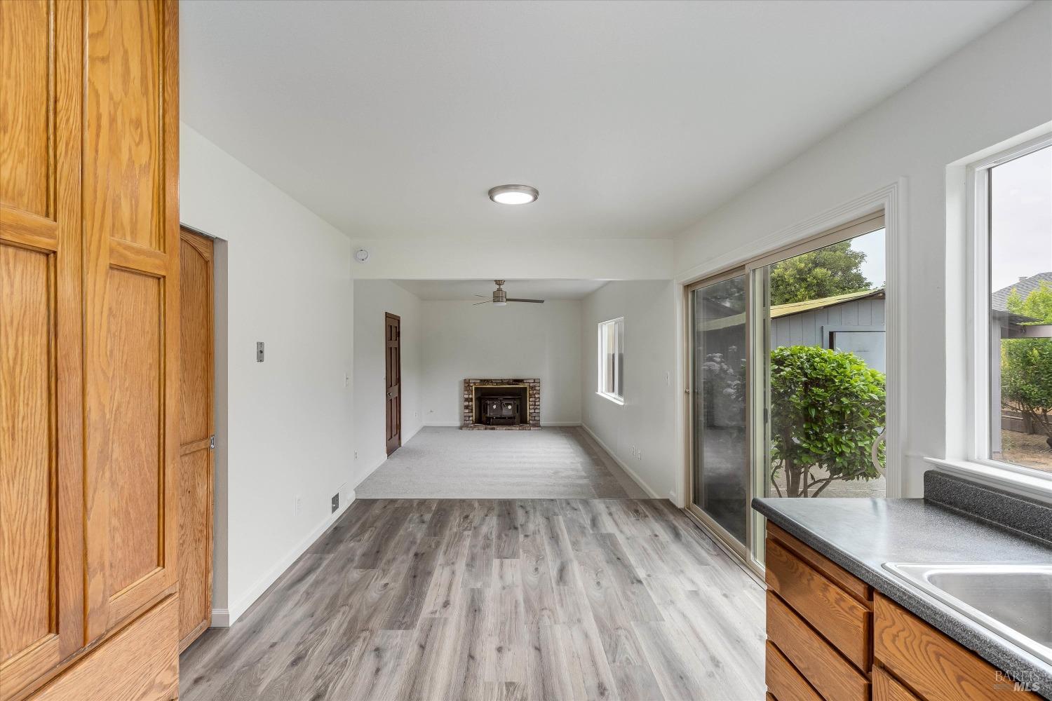 Detail Gallery Image 7 of 29 For 312 Broadmoor St, Santa Rosa,  CA 95401 - 5 Beds | 2 Baths
