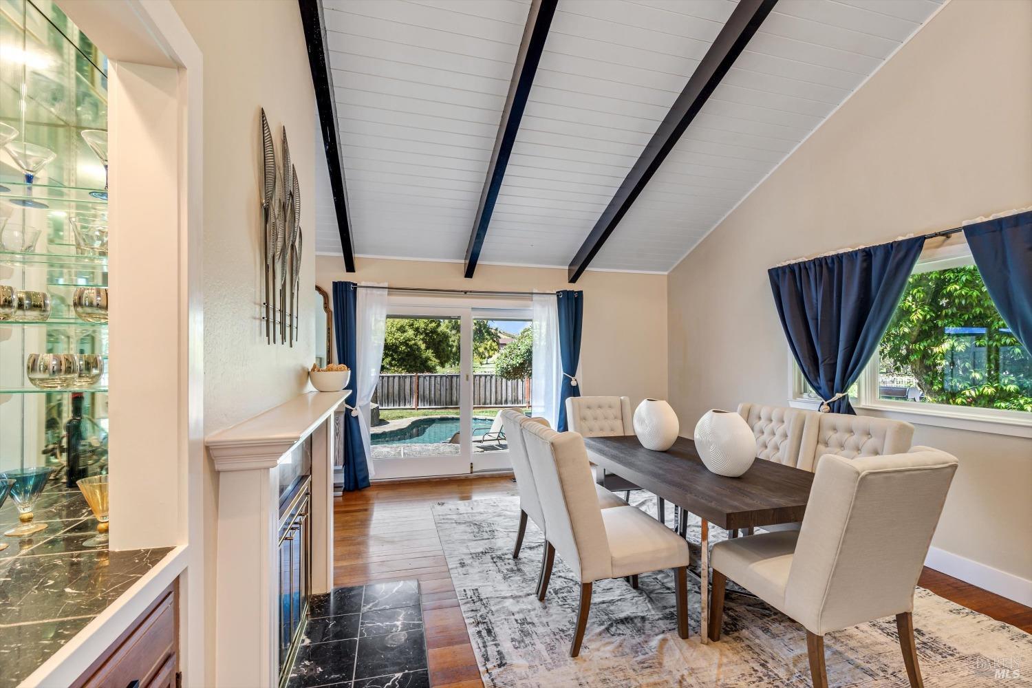 Detail Gallery Image 9 of 27 For 291 Riviera Dr, San Rafael,  CA 94901 - 4 Beds | 2 Baths