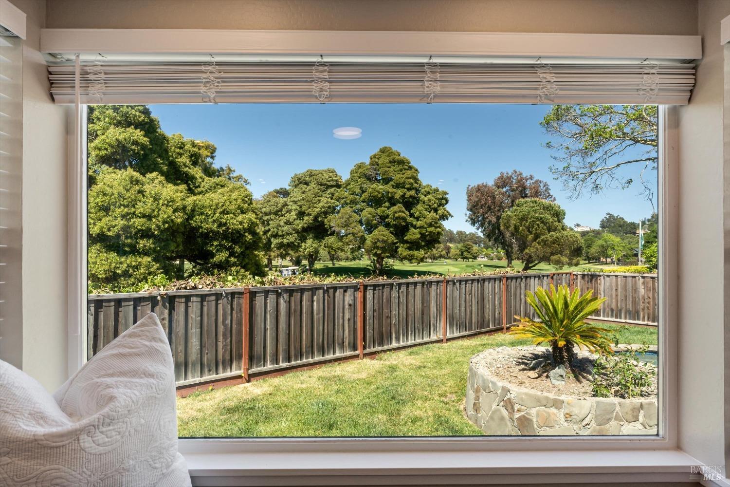 Detail Gallery Image 16 of 27 For 291 Riviera Dr, San Rafael,  CA 94901 - 4 Beds | 2 Baths
