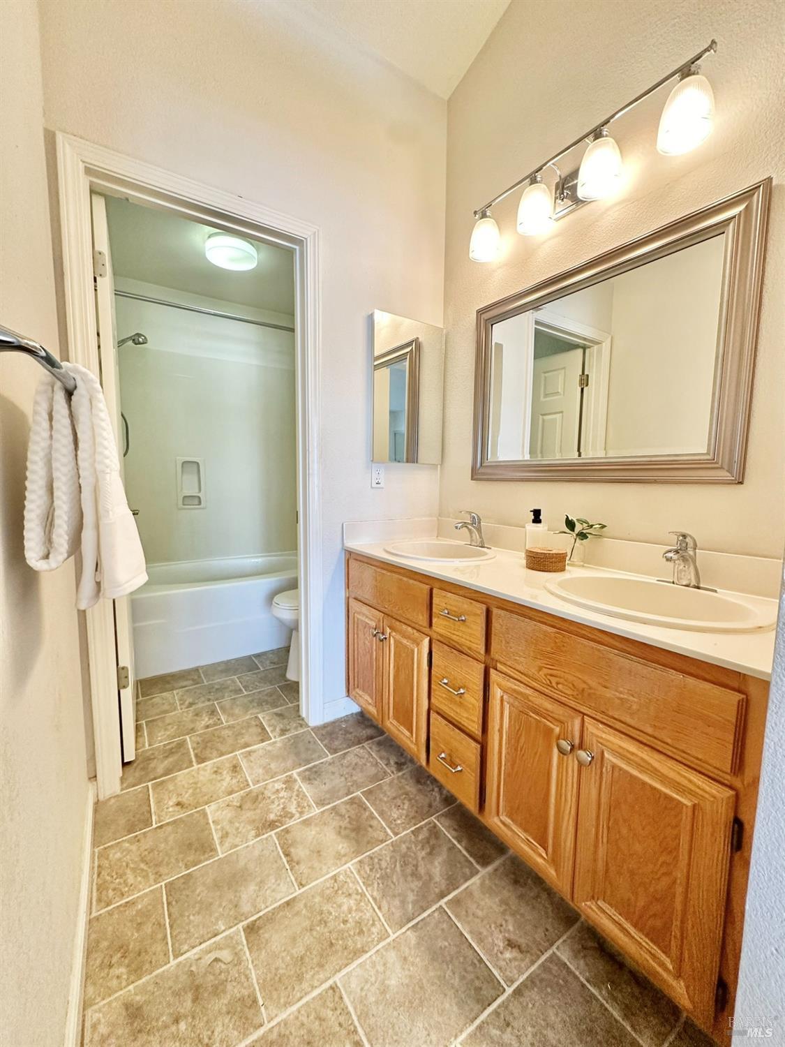 Detail Gallery Image 31 of 55 For 462 E E St, Benicia,  CA 94510 - 3 Beds | 2/1 Baths