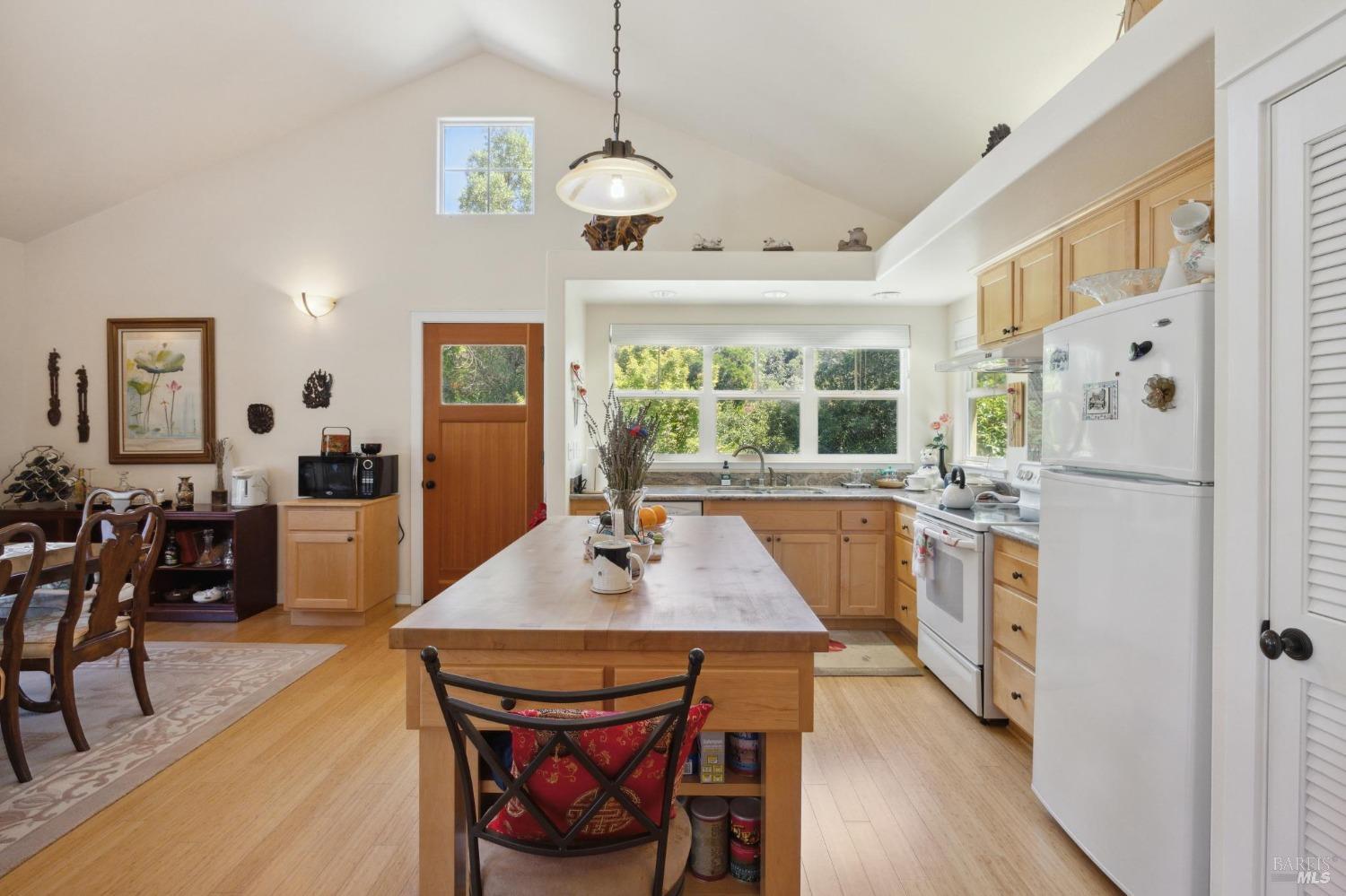 Detail Gallery Image 17 of 39 For 2122 Pickett Rd, Calistoga,  CA 94515 - 3 Beds | 2/1 Baths