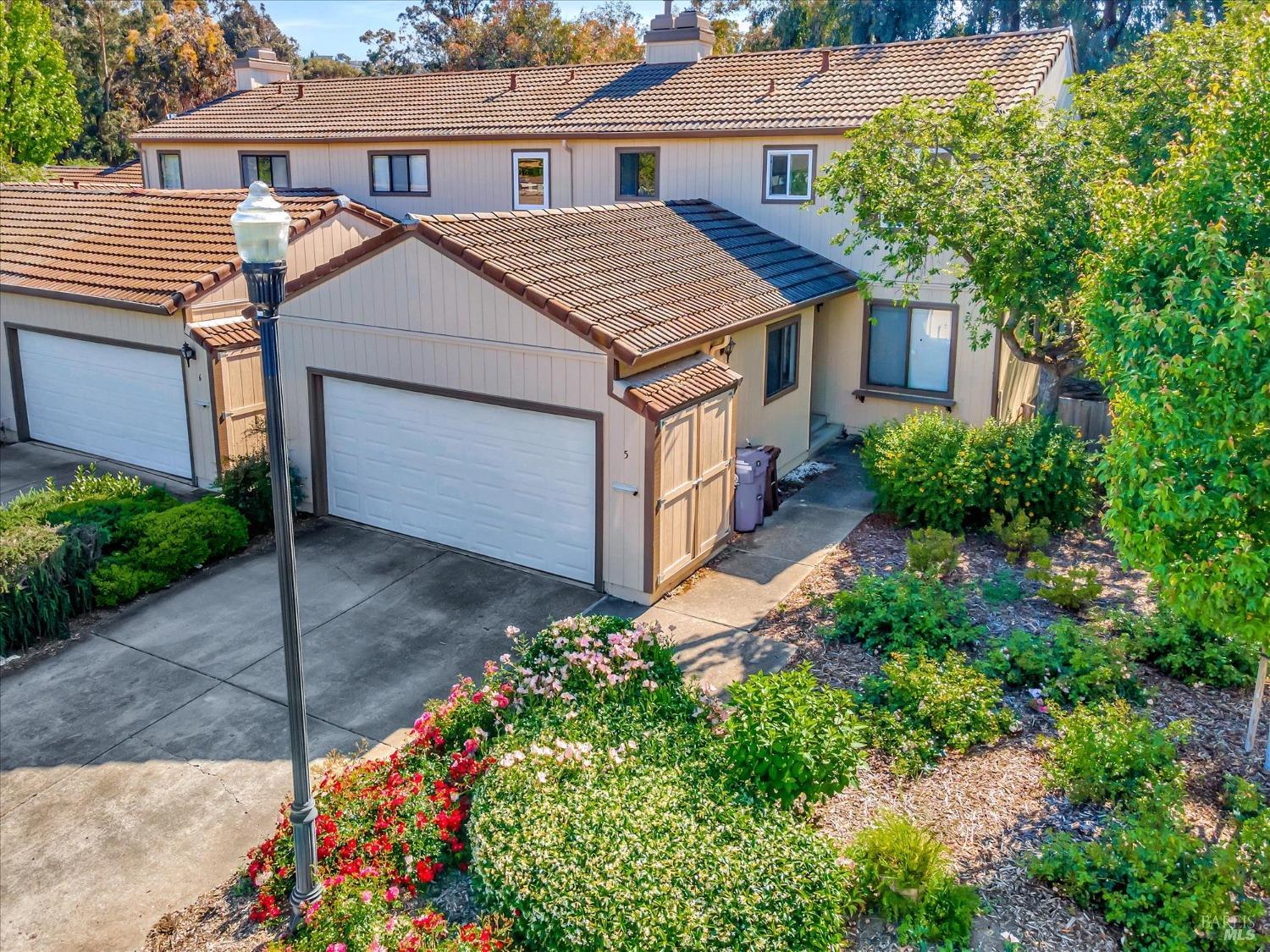 Detail Gallery Image 13 of 57 For 5 Knoll Ct, Hercules,  CA 94547 - 3 Beds | 2/1 Baths