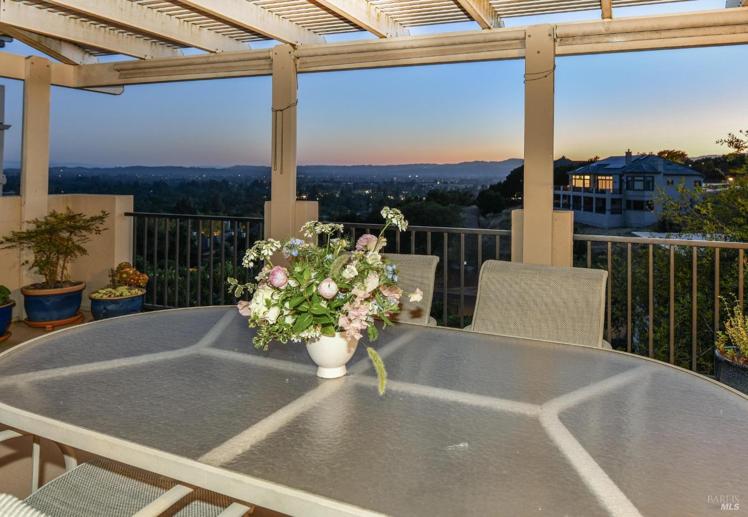Detail Gallery Image 4 of 35 For 133 Stone Mountain Cir, Napa,  CA 94558 - 4 Beds | 2/1 Baths