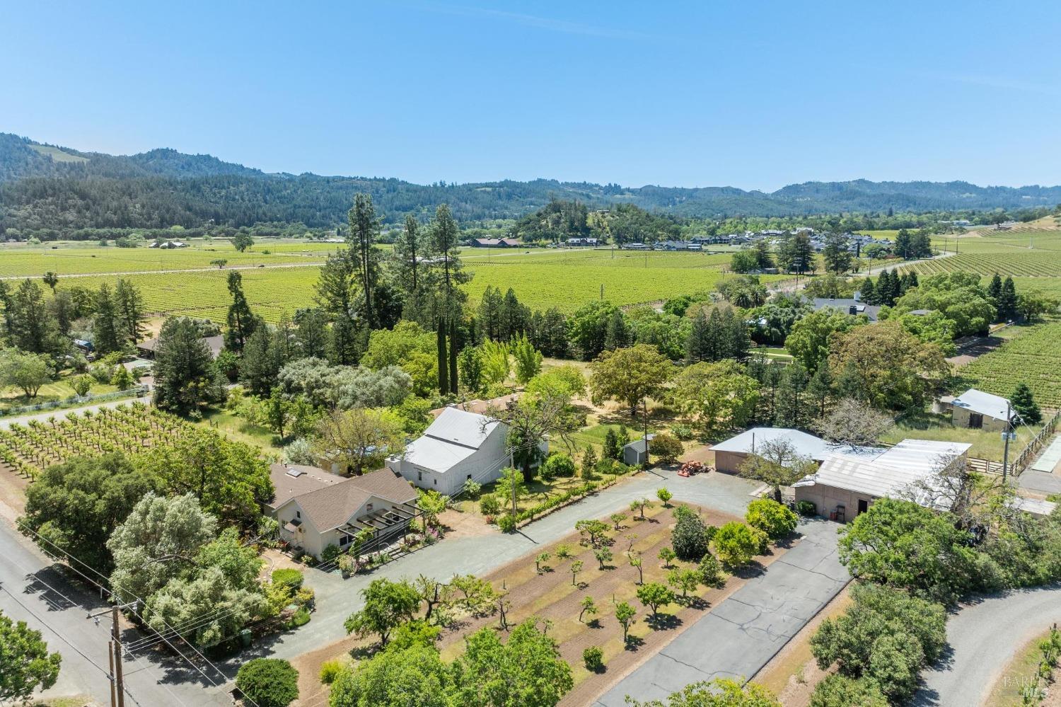Detail Gallery Image 1 of 39 For 2122 Pickett Rd, Calistoga,  CA 94515 - 3 Beds | 2/1 Baths