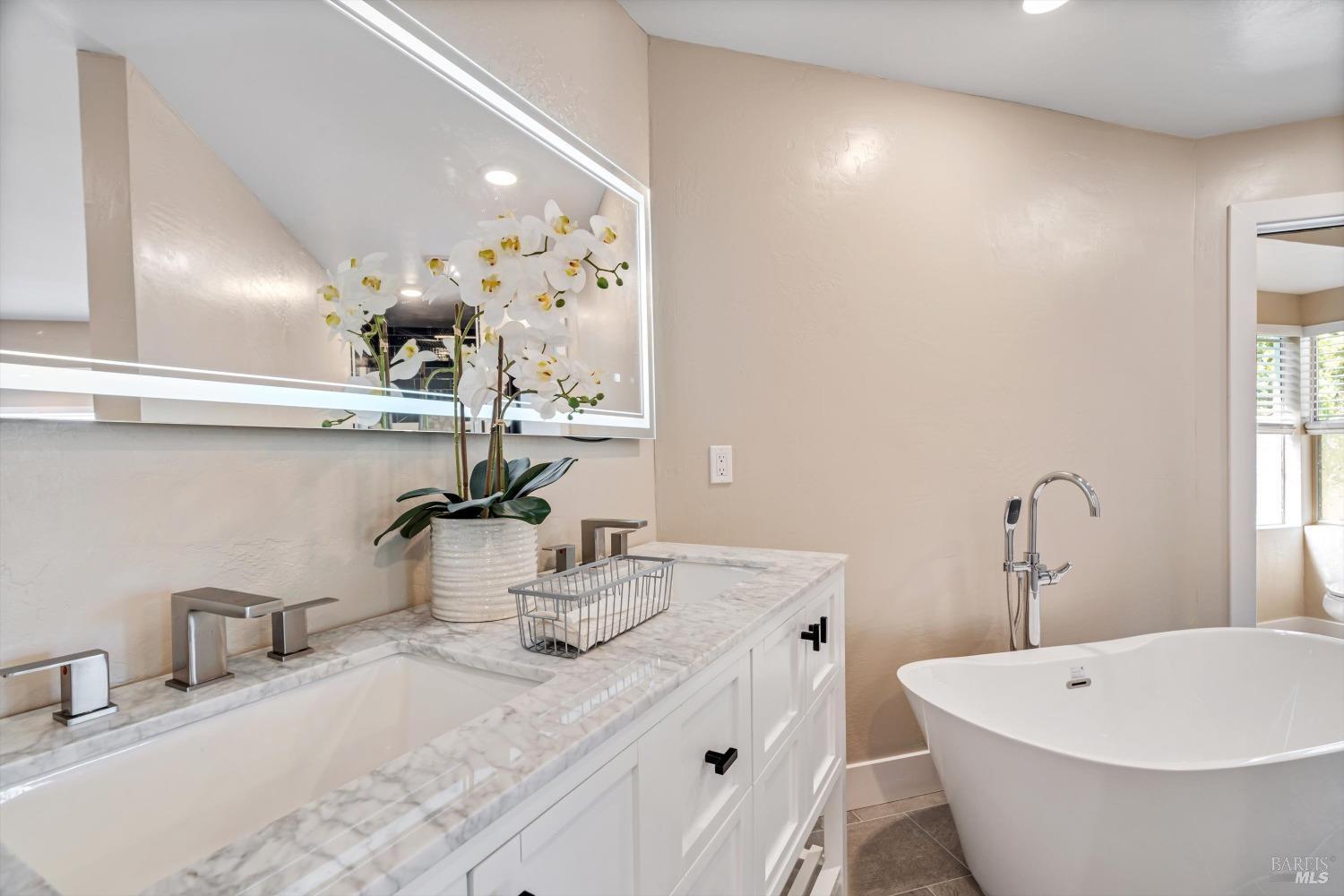 Detail Gallery Image 18 of 27 For 291 Riviera Dr, San Rafael,  CA 94901 - 4 Beds | 2 Baths