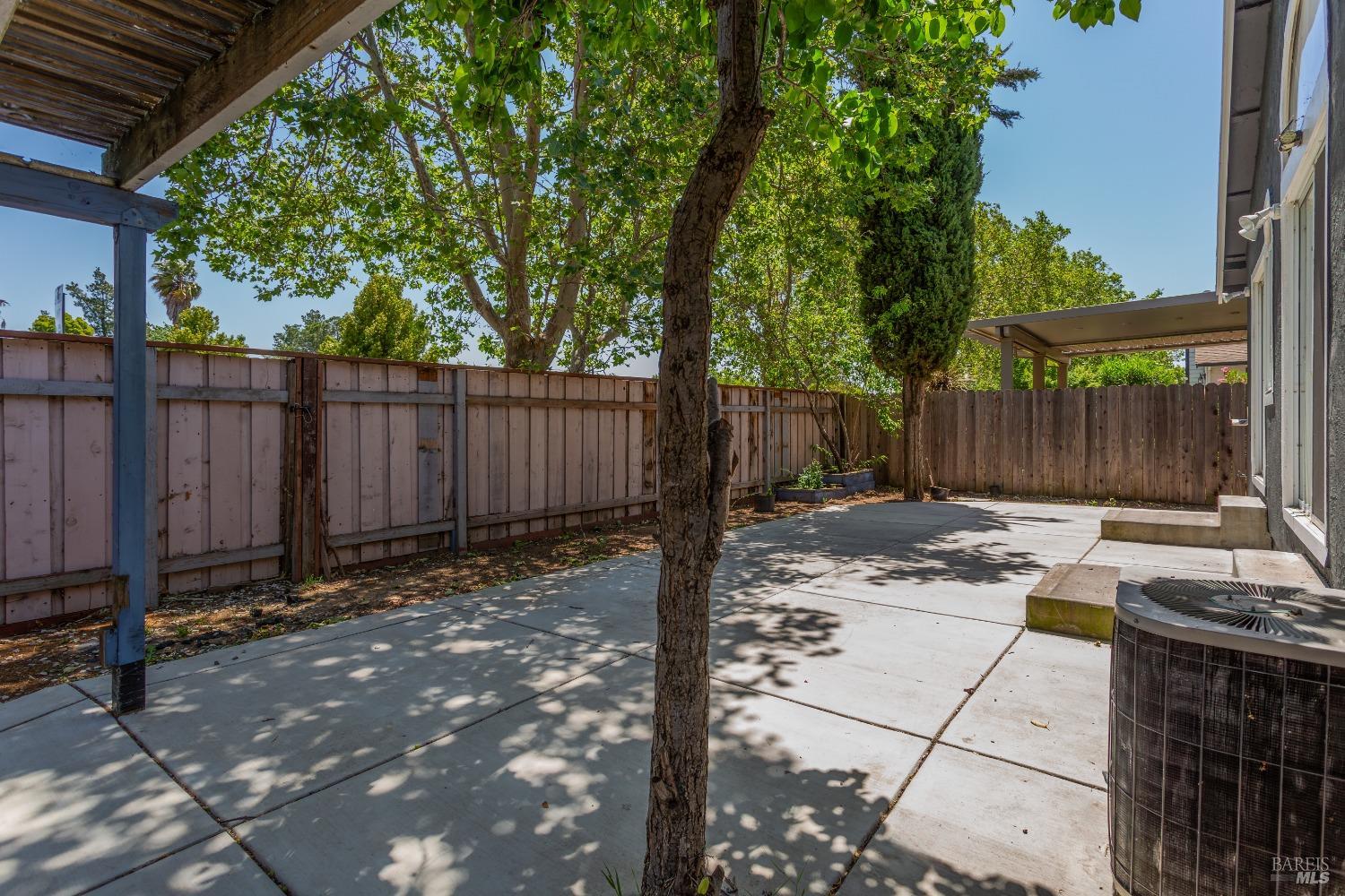 Detail Gallery Image 34 of 35 For 1165 Camellia Ln, Suisun City,  CA 94585 - 3 Beds | 2 Baths