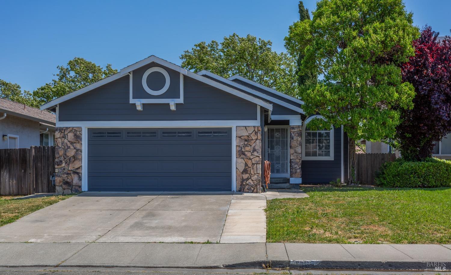 Detail Gallery Image 1 of 35 For 1165 Camellia Ln, Suisun City,  CA 94585 - 3 Beds | 2 Baths