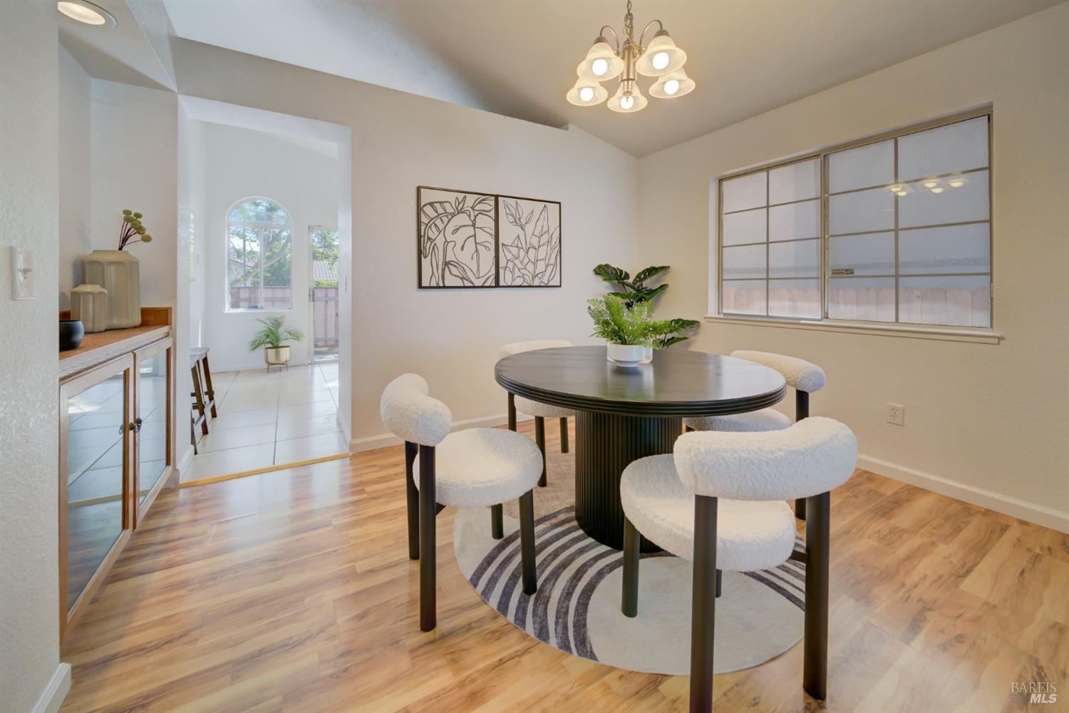 Detail Gallery Image 11 of 35 For 1165 Camellia Ln, Suisun City,  CA 94585 - 3 Beds | 2 Baths