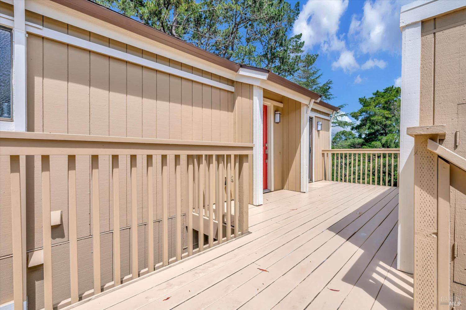 Detail Gallery Image 2 of 42 For 2 Chaucer Ct, Mill Valley,  CA 94941 - 3 Beds | 2/1 Baths