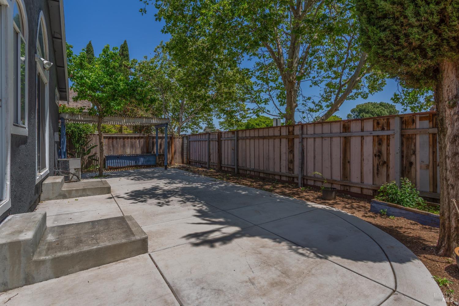 Detail Gallery Image 33 of 35 For 1165 Camellia Ln, Suisun City,  CA 94585 - 3 Beds | 2 Baths