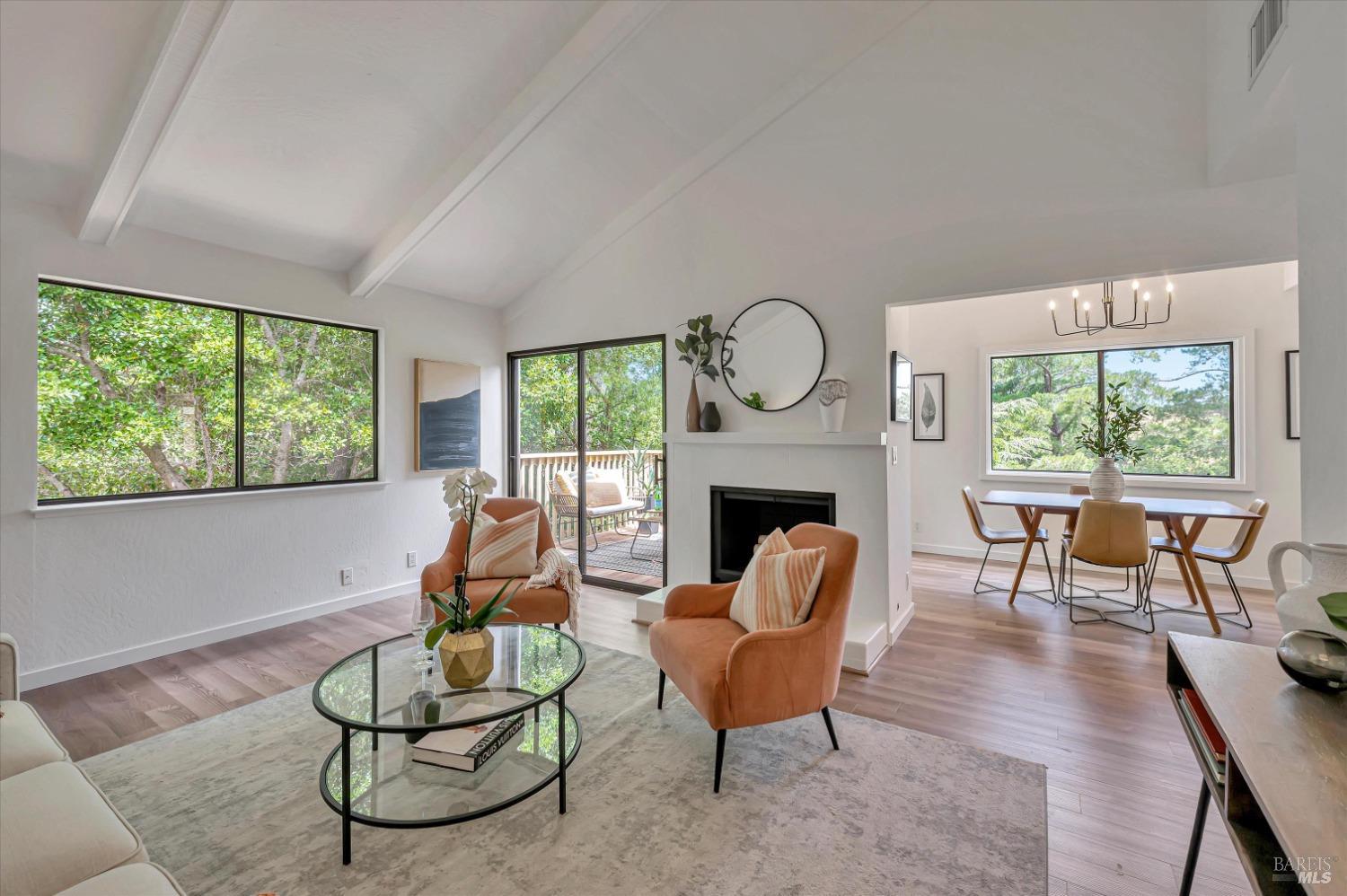 Detail Gallery Image 10 of 42 For 2 Chaucer Ct, Mill Valley,  CA 94941 - 3 Beds | 2/1 Baths