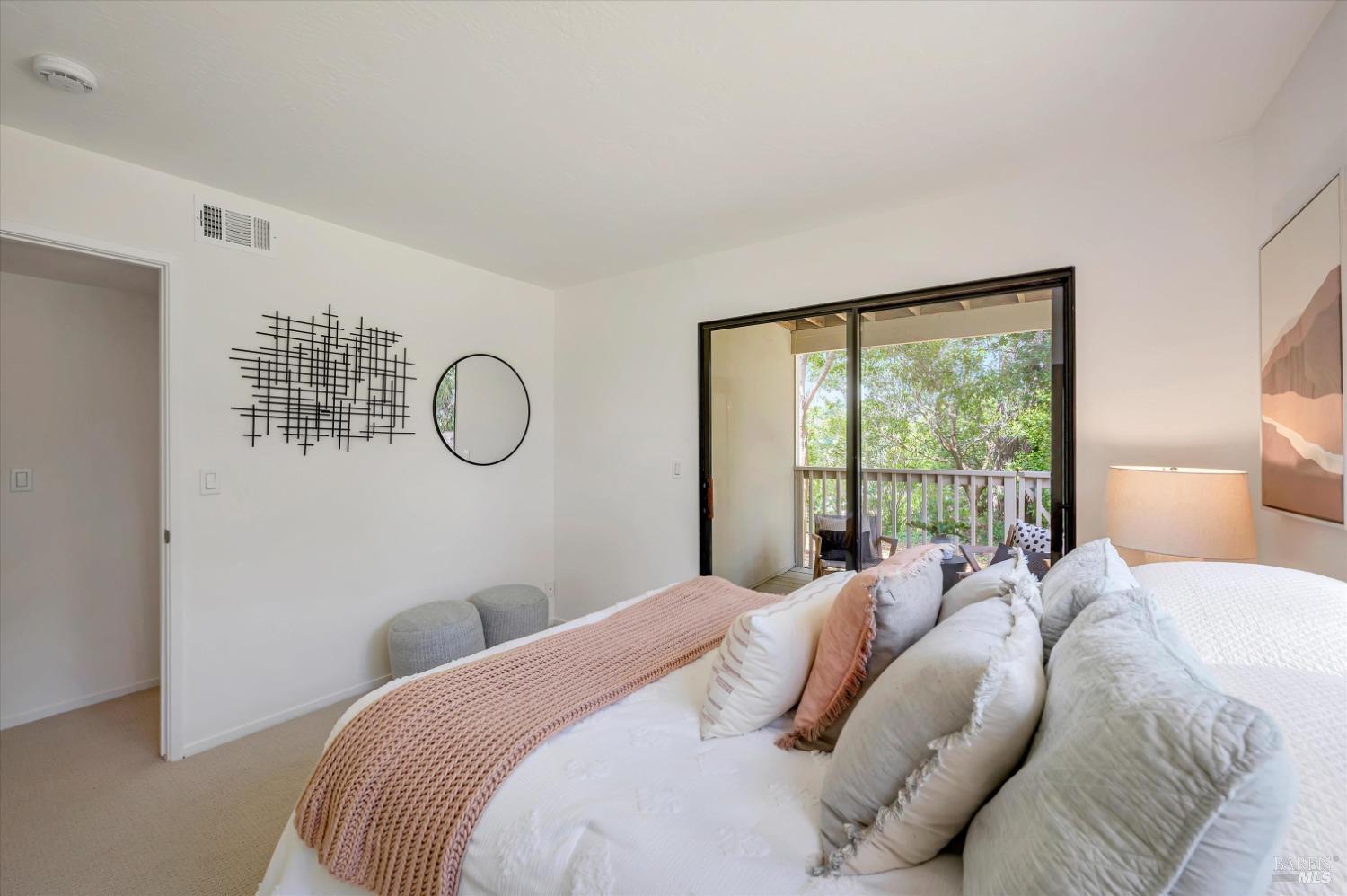 Detail Gallery Image 25 of 42 For 2 Chaucer Ct, Mill Valley,  CA 94941 - 3 Beds | 2/1 Baths