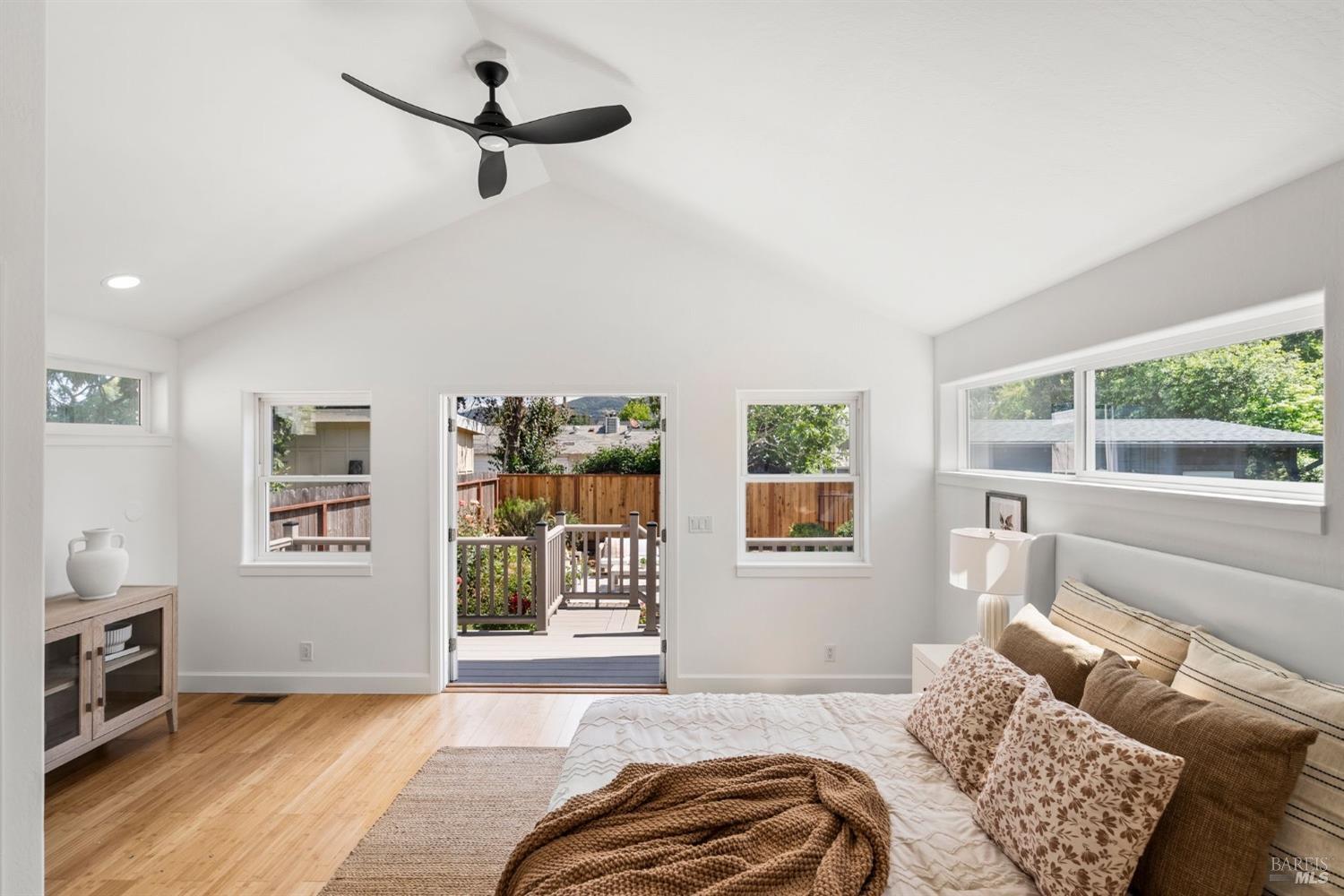 Detail Gallery Image 11 of 36 For 9 Harte Ave, San Rafael,  CA 94901 - 3 Beds | 2 Baths