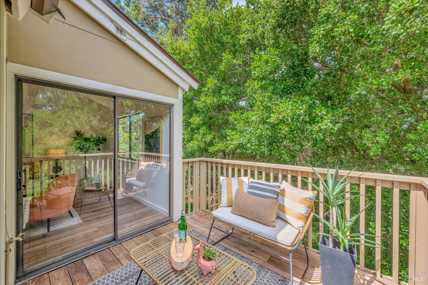 Detail Gallery Image 13 of 42 For 2 Chaucer Ct, Mill Valley,  CA 94941 - 3 Beds | 2/1 Baths