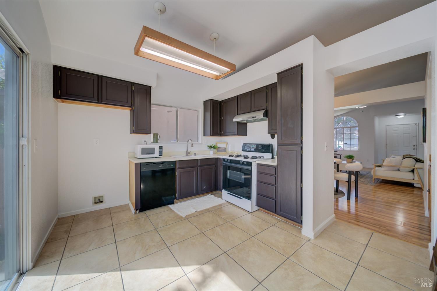 Detail Gallery Image 15 of 35 For 1165 Camellia Ln, Suisun City,  CA 94585 - 3 Beds | 2 Baths