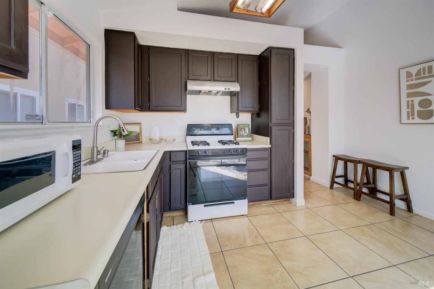 Detail Gallery Image 17 of 35 For 1165 Camellia Ln, Suisun City,  CA 94585 - 3 Beds | 2 Baths