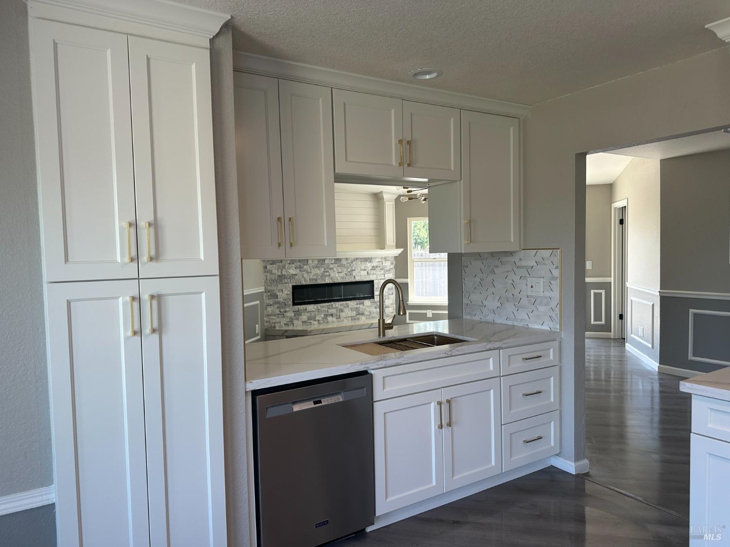 Detail Gallery Image 7 of 16 For 911 Yosemite Way, Suisun City,  CA 94585 - 3 Beds | 2 Baths