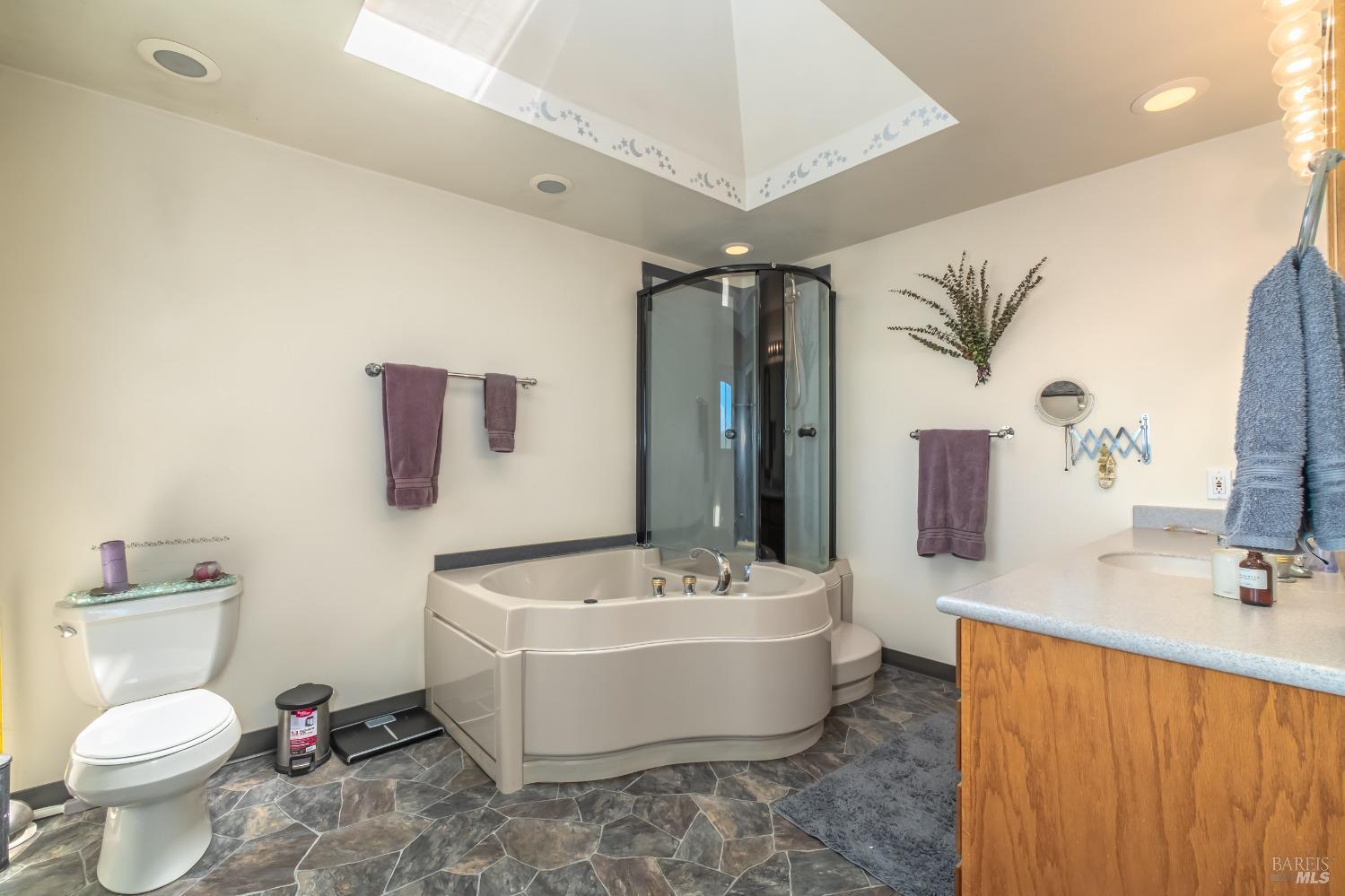 Detail Gallery Image 28 of 63 For 13160 Cliff Dr, Lower Lake,  CA 95457 - 3 Beds | 2/1 Baths
