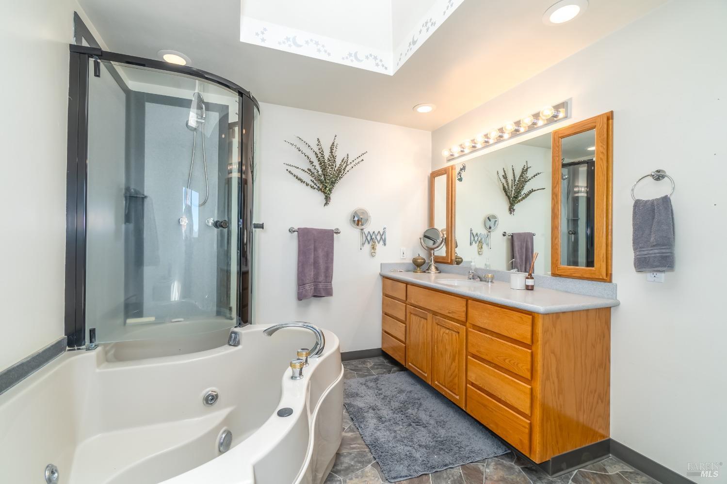 Detail Gallery Image 26 of 63 For 13160 Cliff Dr, Lower Lake,  CA 95457 - 3 Beds | 2/1 Baths