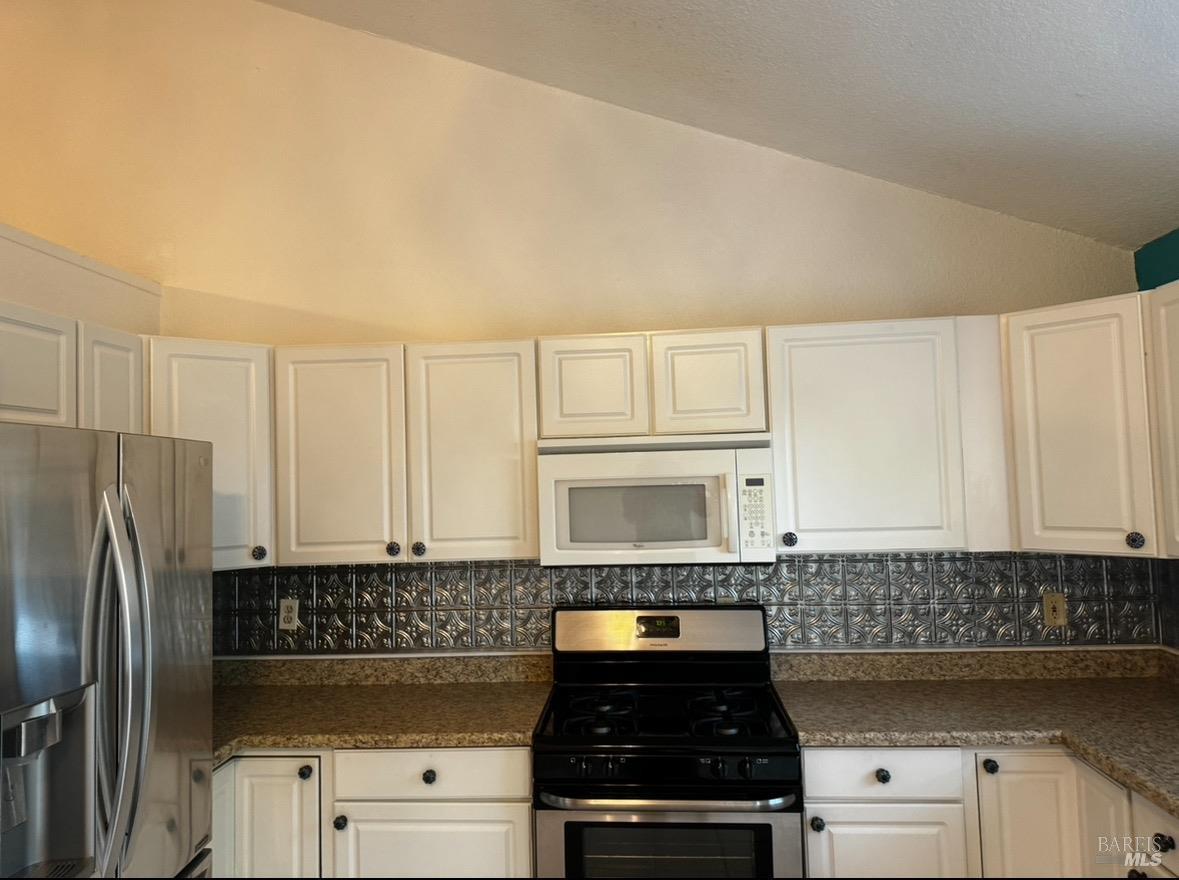 Detail Gallery Image 11 of 31 For 220 Walnut St, Suisun City,  CA 94585 - 3 Beds | 2 Baths