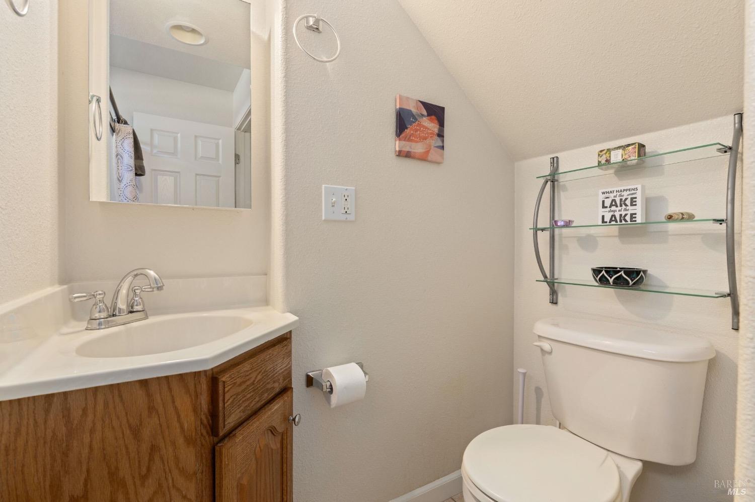 Detail Gallery Image 20 of 48 For 9814 Diane Ln, Upper Lake,  CA 95485 - 2 Beds | 2 Baths