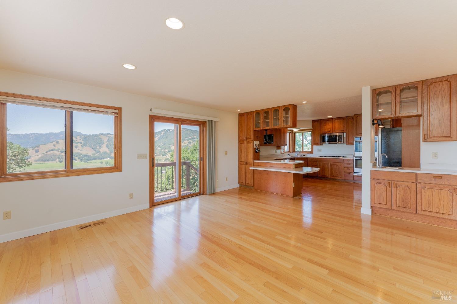 Detail Gallery Image 12 of 53 For 681 Sanel Dr, Ukiah,  CA 95482 - 3 Beds | 2/1 Baths