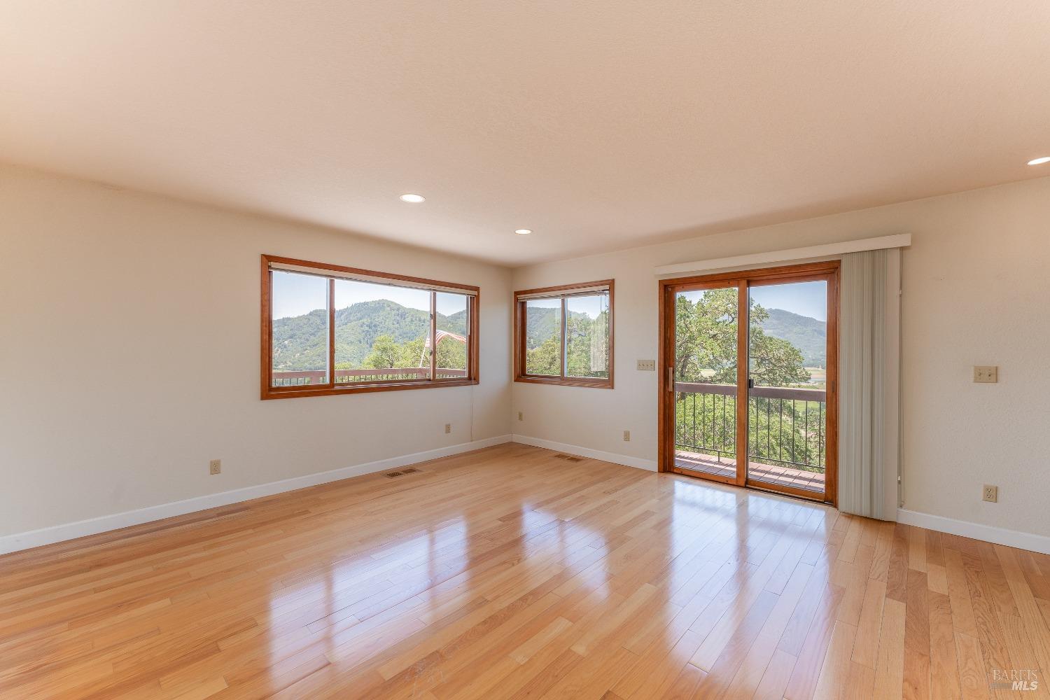 Detail Gallery Image 14 of 53 For 681 Sanel Dr, Ukiah,  CA 95482 - 3 Beds | 2/1 Baths