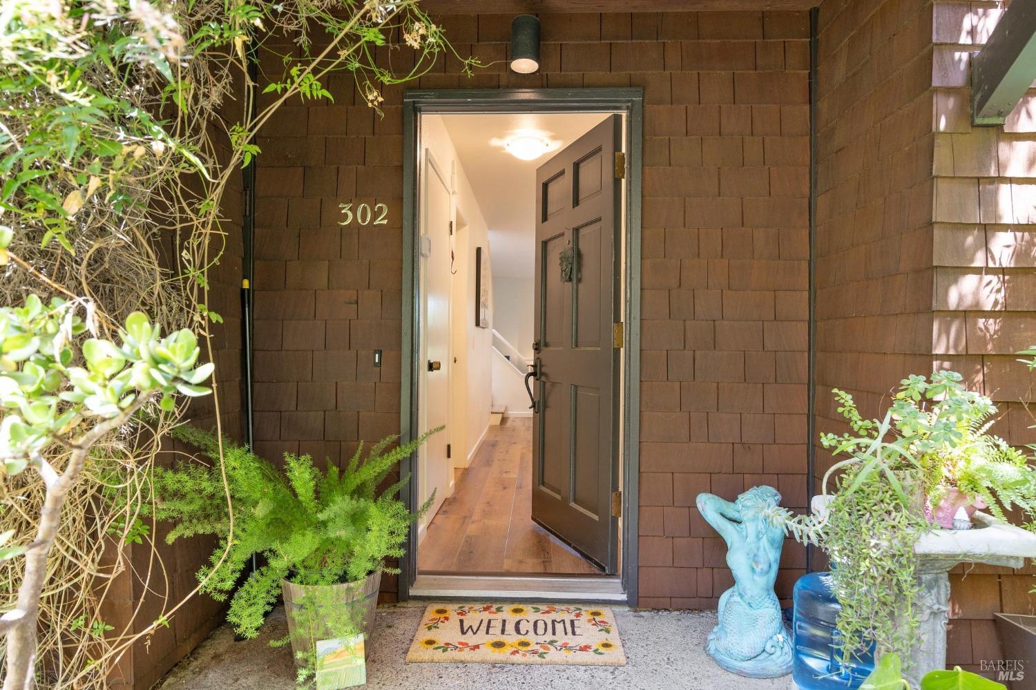 Detail Gallery Image 2 of 31 For 302 Donahue St, Sausalito,  CA 94965 - 2 Beds | 2 Baths