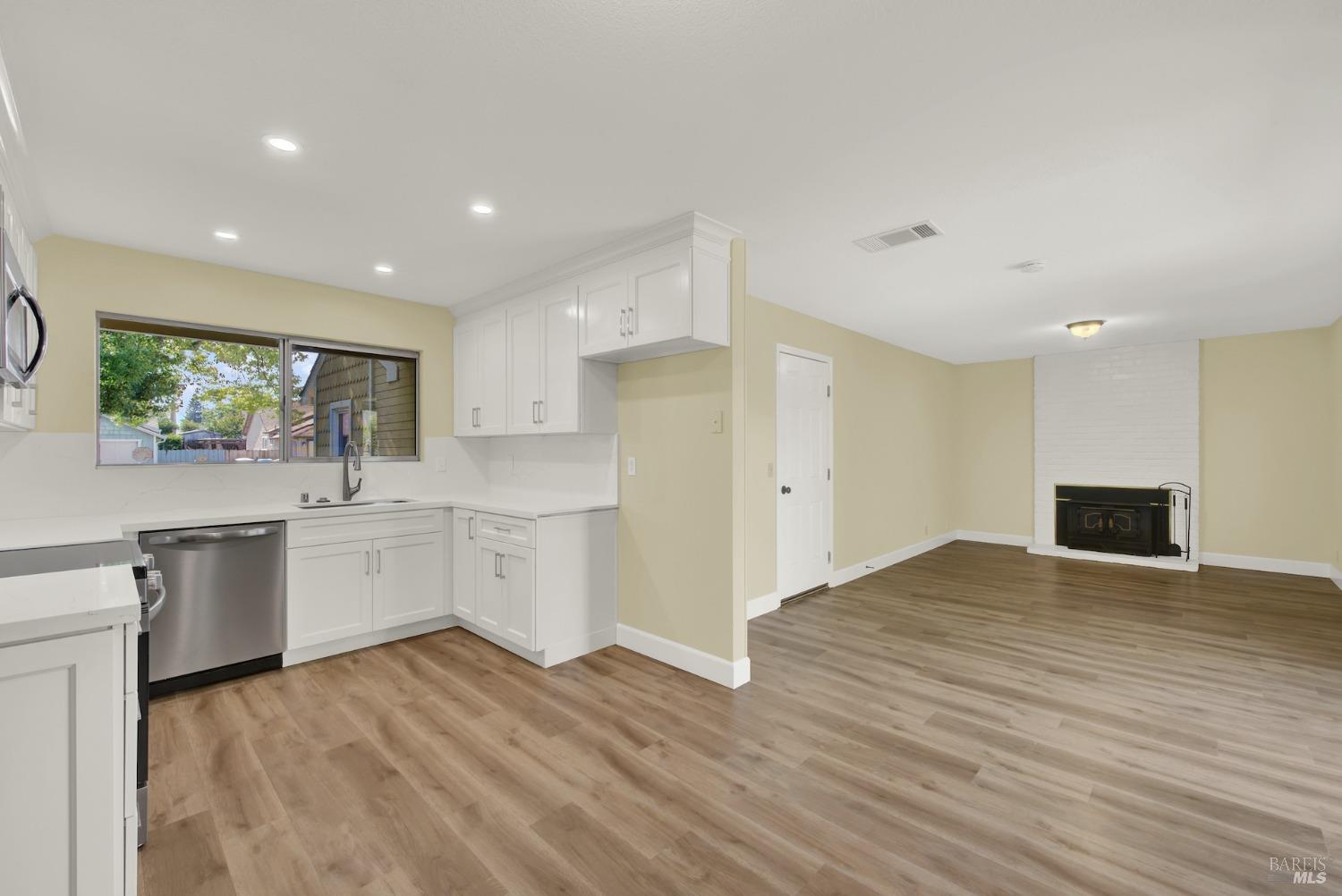 Detail Gallery Image 28 of 82 For 427 Temple Dr, Vacaville,  CA 95687 - 3 Beds | 2 Baths