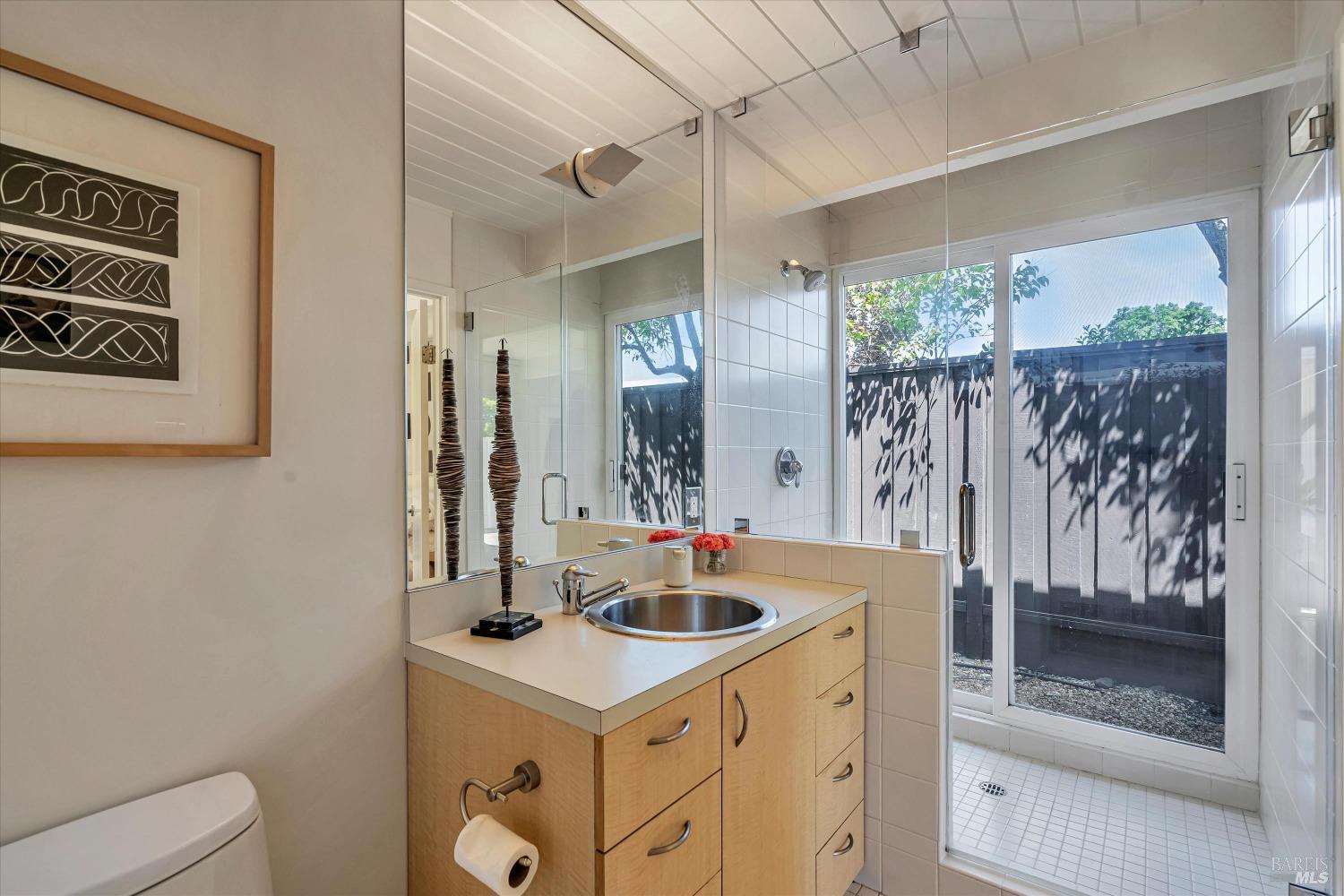 Detail Gallery Image 36 of 70 For 691 Barberry Ln, San Rafael,  CA 94903 - 2 Beds | 2 Baths