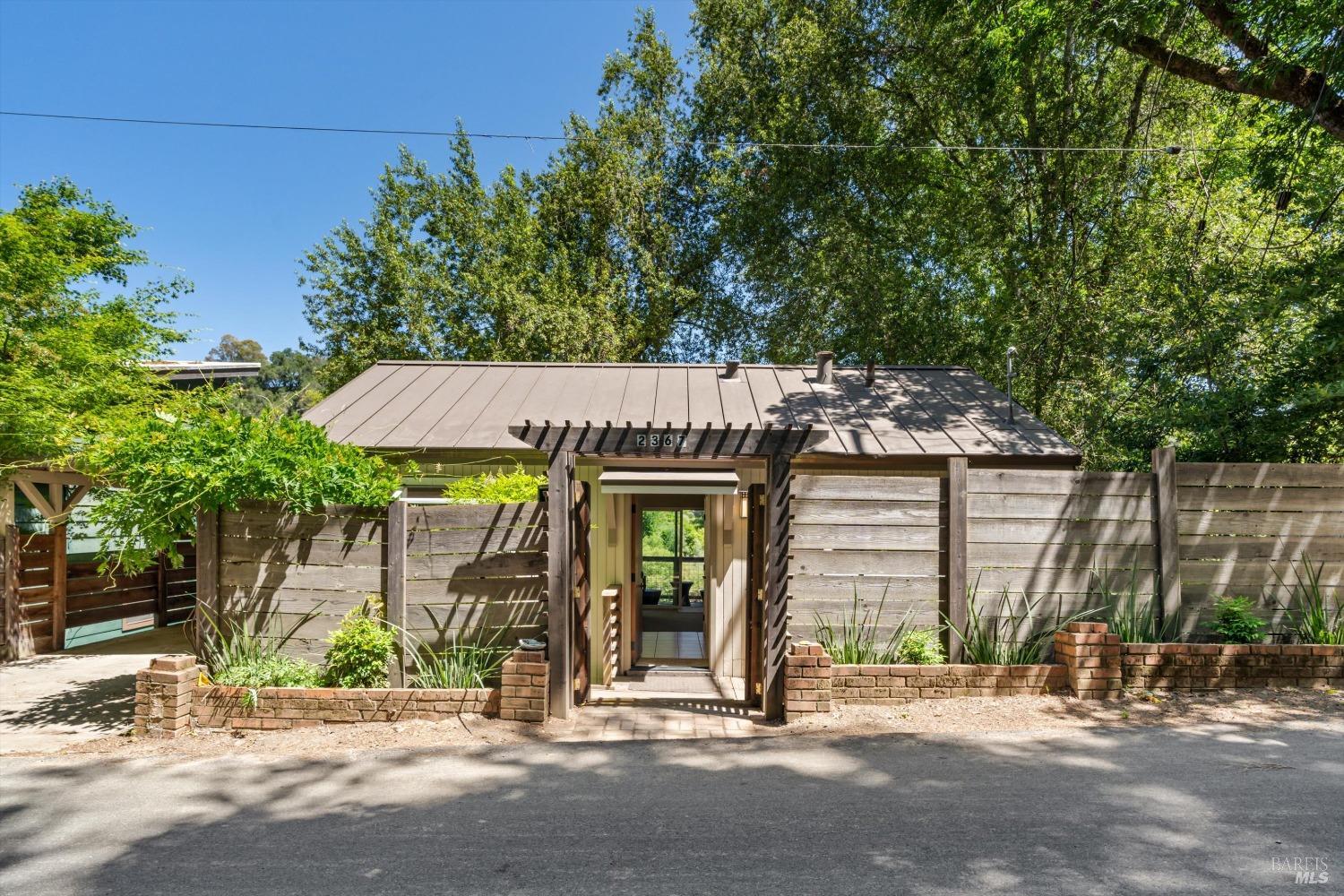 Detail Gallery Image 1 of 1 For 2367 N Fitch Mountain Rd, Healdsburg,  CA 95448 - 1 Beds | 1 Baths