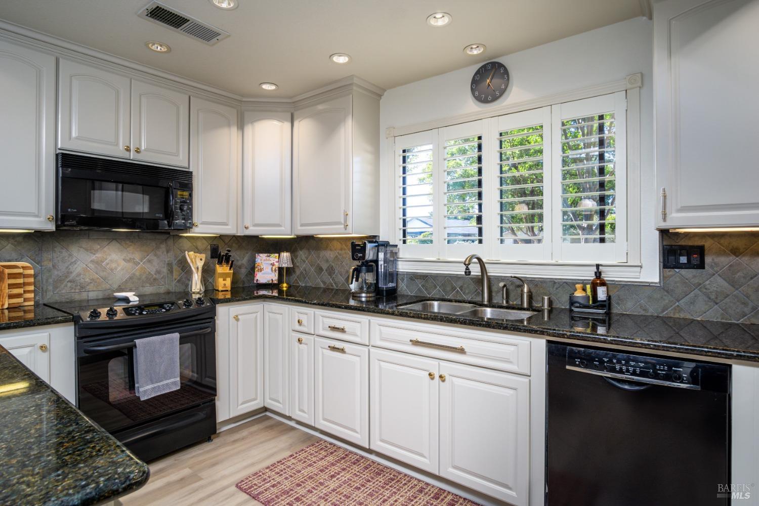 Detail Gallery Image 5 of 53 For 1643 Santiago Ave, Napa,  CA 94558 - 3 Beds | 2 Baths