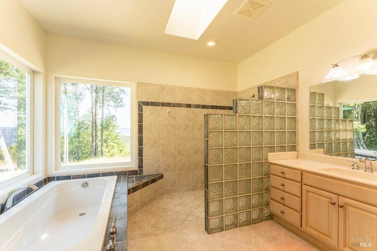 Detail Gallery Image 21 of 26 For 4300 Cahto Peak Dr, Laytonville,  CA 95454 - 3 Beds | 2 Baths