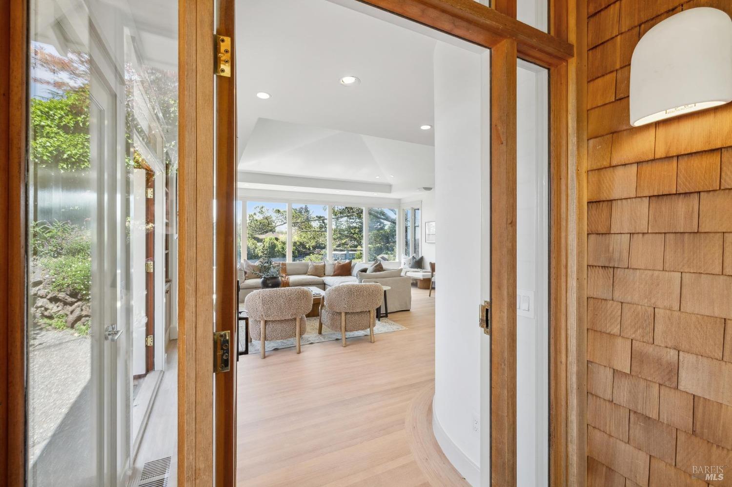 Detail Gallery Image 2 of 52 For 4 Rainbow Ln, Mill Valley,  CA 94941 - 3 Beds | 2 Baths